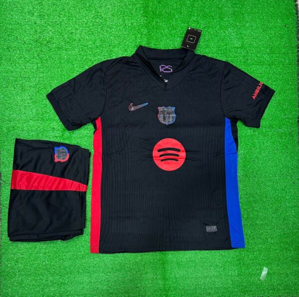 FC BARCELONA AWAY 24/25 Set
(JERSEY AND SHORTS)