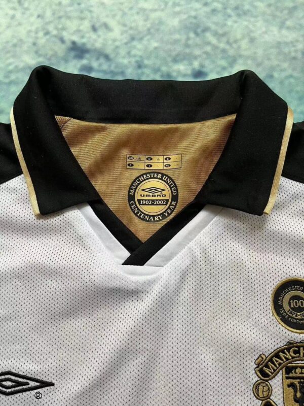 RETRO MANCHESTER UNITED 2001(100 YEARS SPECIAL JERSEY) - Image 5